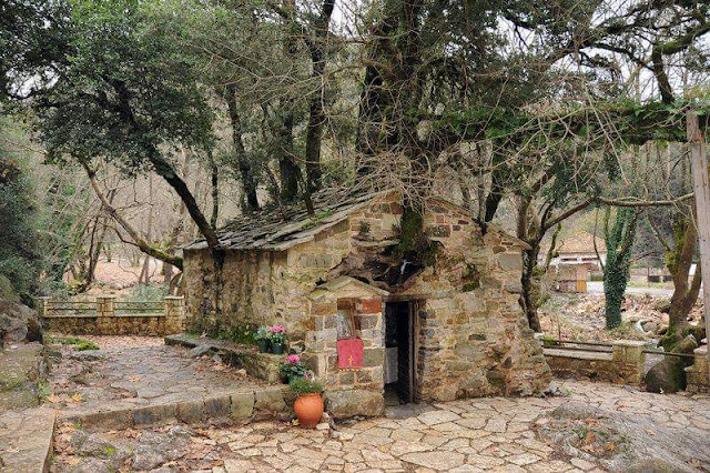  Ποιο είναι το εκκλησάκι στην Πελοπόννησο που προκαλεί δέος και έχει μπει στο ρεκόρ Γκίνες;