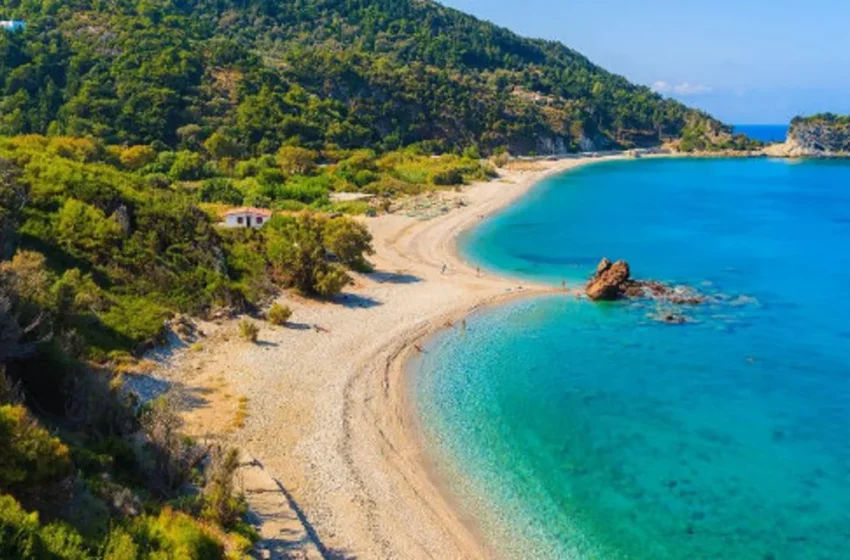  Ποτάμι ή θάλασσα; Σε αυτή τη μαγευτική παραλία με τα κρυστάλλινα νερά θα βρεις και τα δύο
