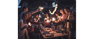  Urban party στην ταράτσα: Η πιο καλοκαιρινή εμπειρία που θα ζήσεις στην πόλη