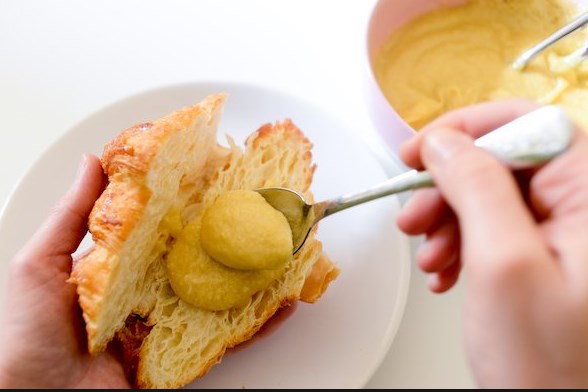 gemista-krouasanakia-sokolata-merenda-glika-zaxaroplastiki-vanilia-marmelada-eisaimonadikigr
