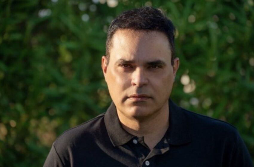  Νίκος Καραγιάννης :ΜΑΧΑΙΡΙΑ ΣΤΗΝ ΚΑΡΔΙΑ